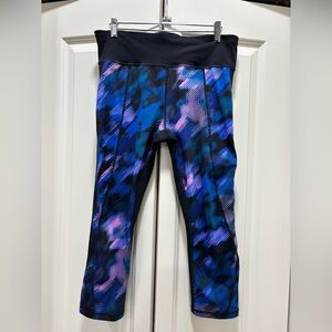 GAP FIT Sculpt Compression Capri Fast Floral Camo Leggings L